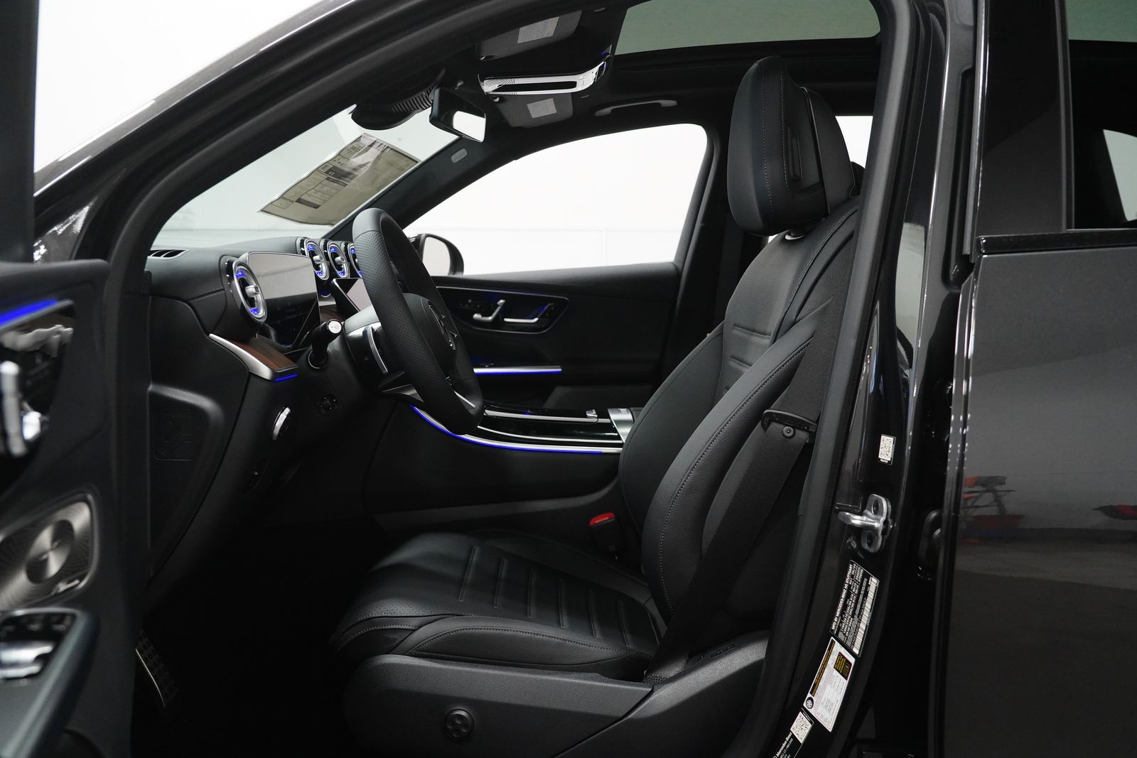 2026 Mercedes Benz GLC 300 4MATIC photo 2