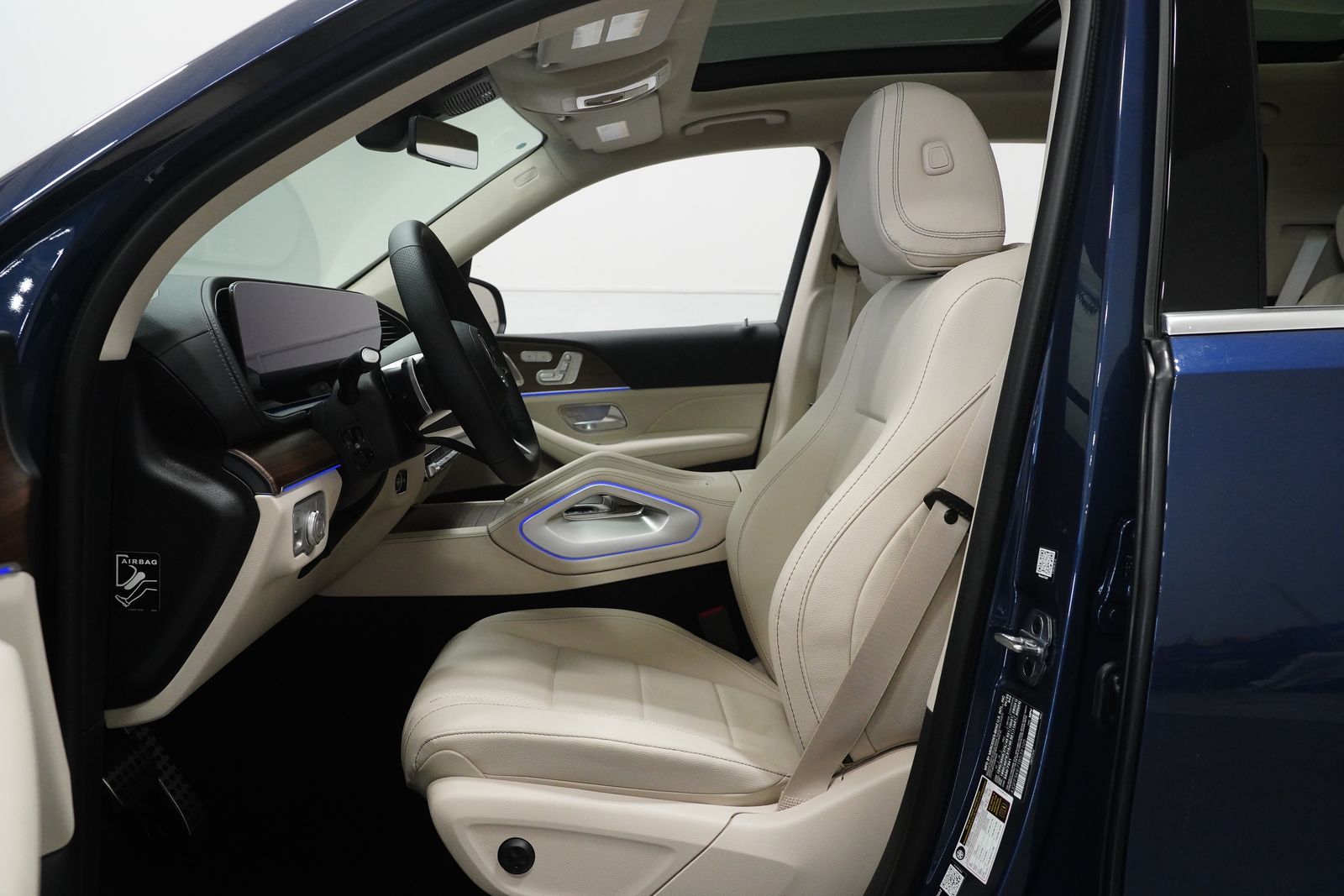 2026 Mercedes Benz GLS 450 4MATIC photo 2