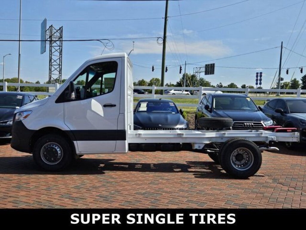 New 2024 Mercedes-Benz Sprinter 3500XD Cab Chassis 144 WB Truck 144" WB RWD