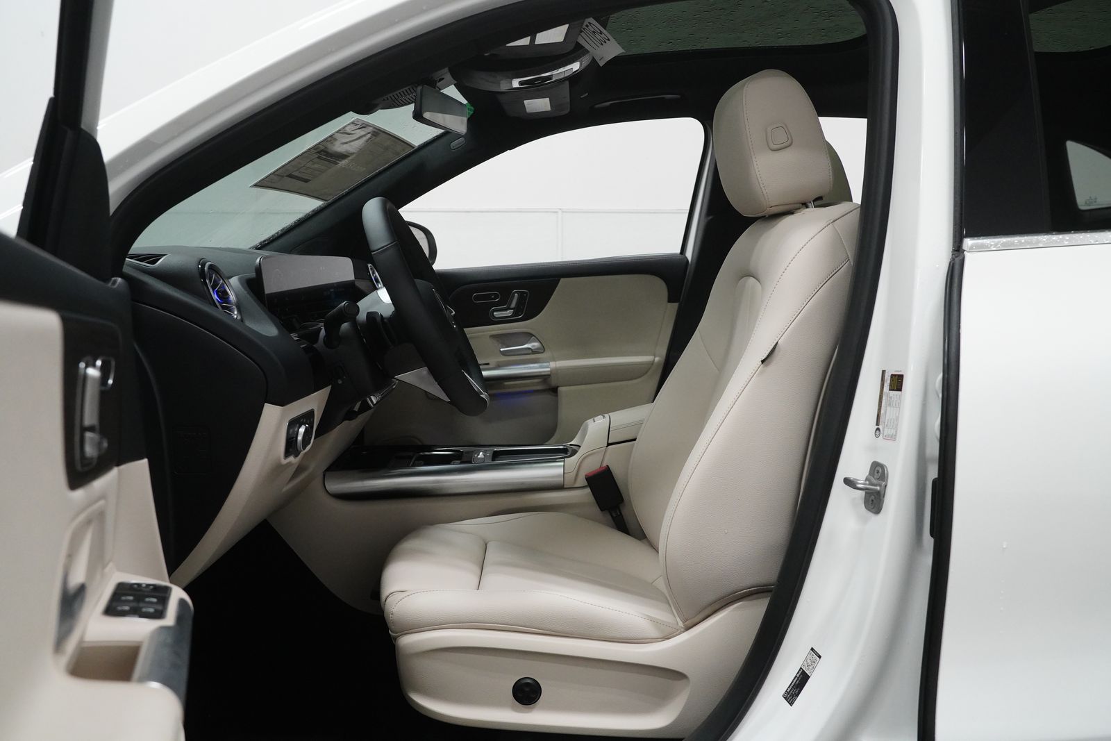 2026 Mercedes Benz GLA 250 4MATIC photo 2