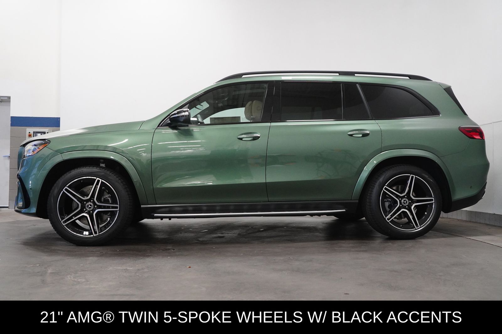 2026 Mercedes Benz GLS 450 4MATIC photo 4