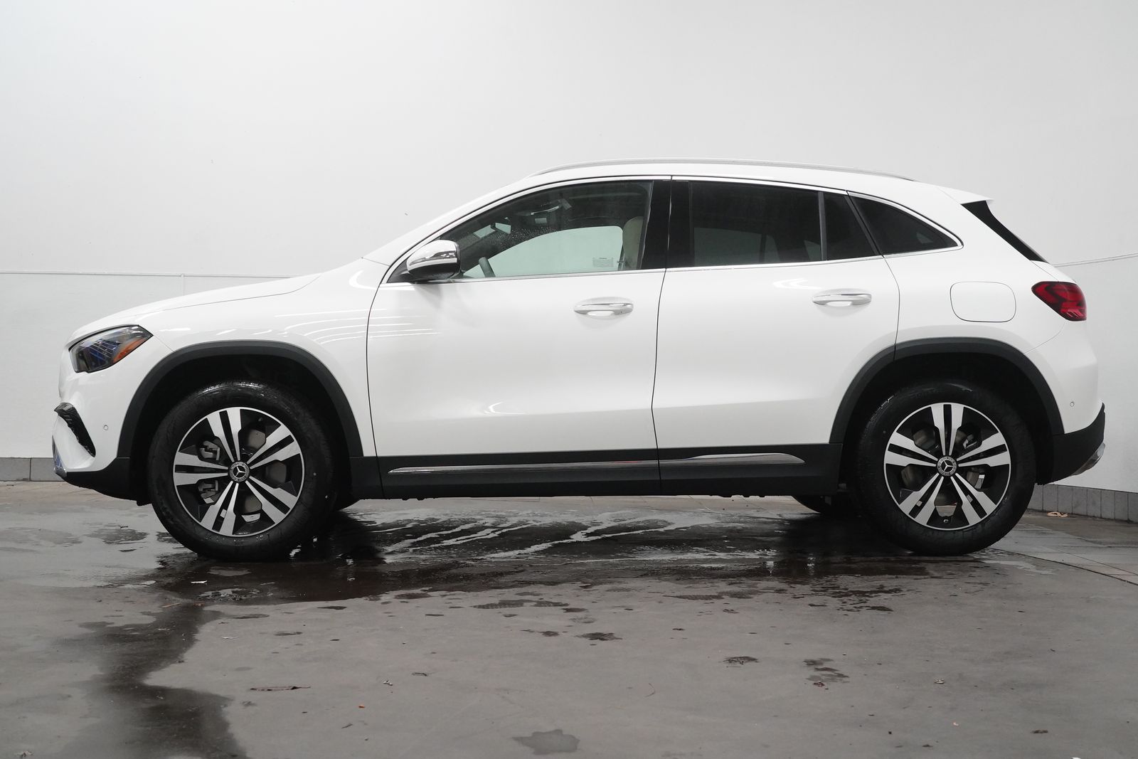 2026 Mercedes Benz GLA 250 4MATIC photo 4