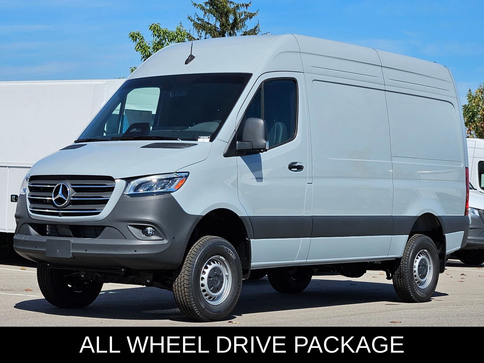 2025 Mercedes-Benz Sprinter 2500 144 WB HO Standard Roof 4x4's photo