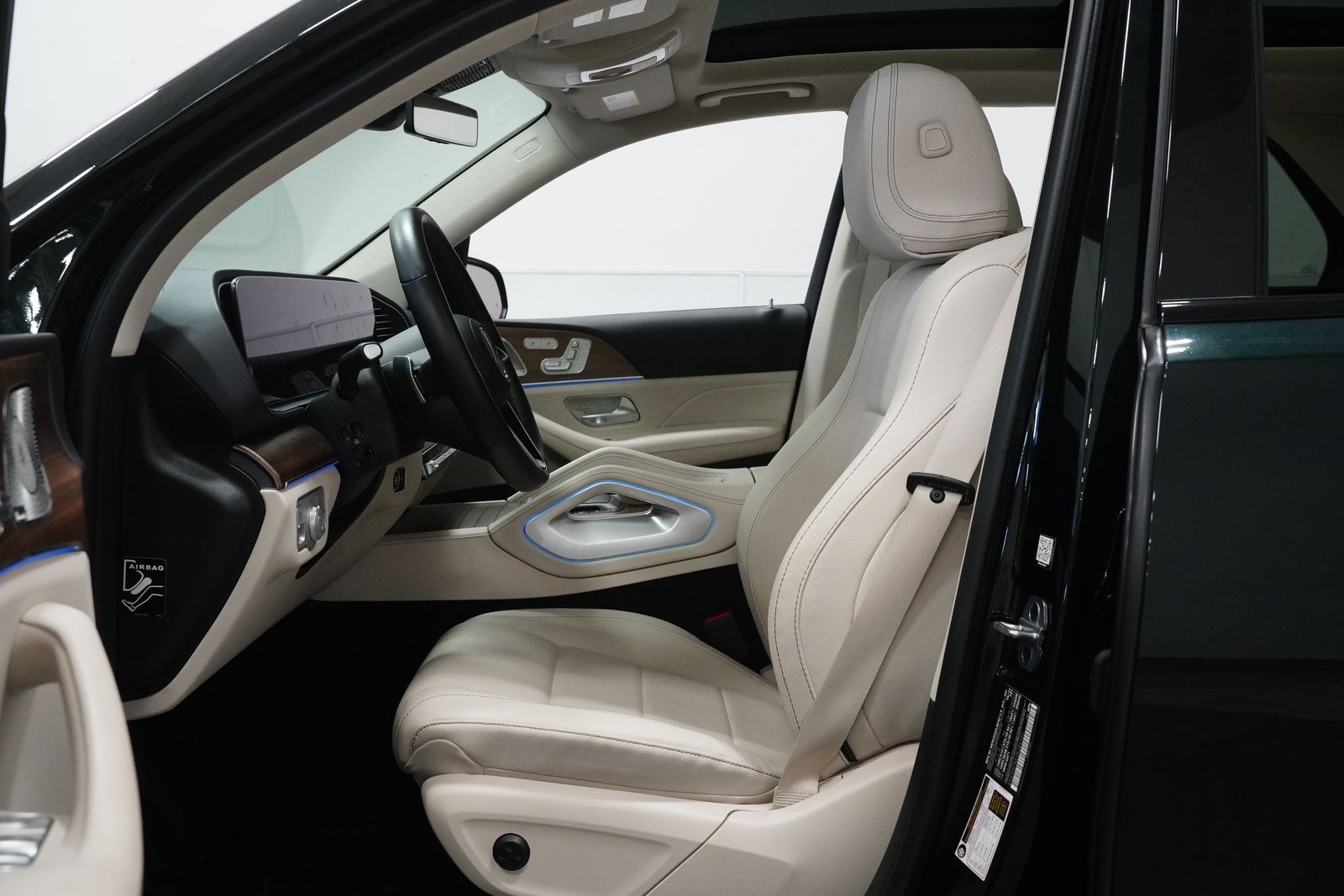 2025 Mercedes Benz GLE 350 4MATIC photo 2