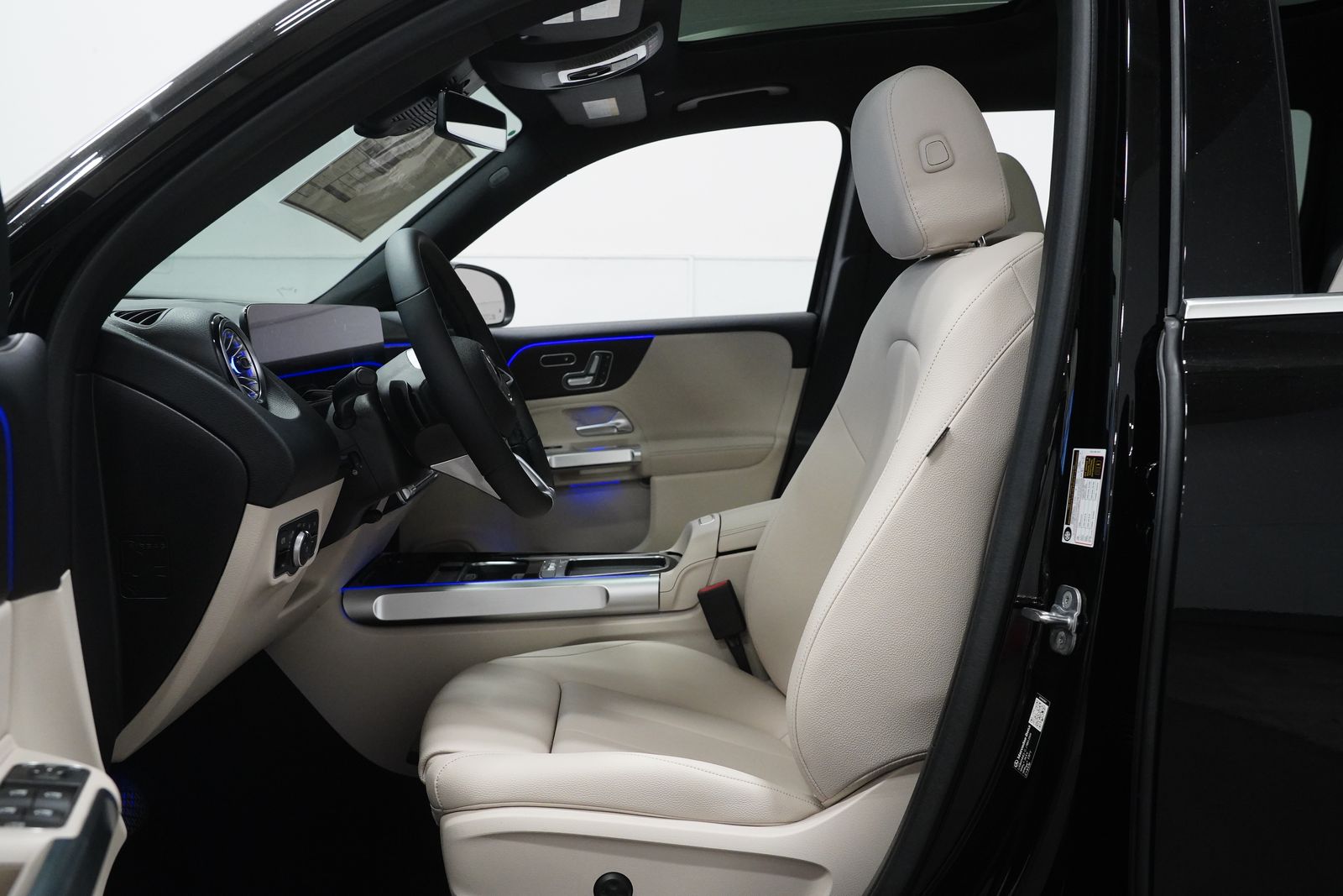 2026 Mercedes Benz GLB 250 4MATIC photo 2