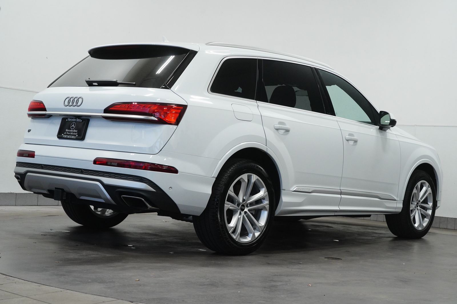 2025 Audi Q7 55 Premium Plus photo 3