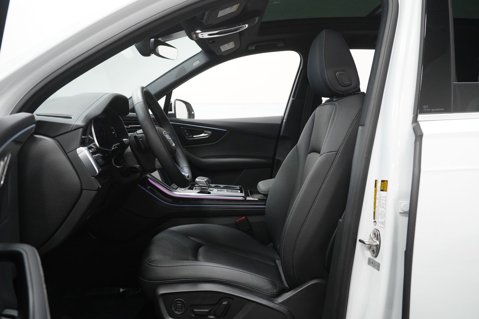 2025 Audi Q7 55 Premium Plus photo 2