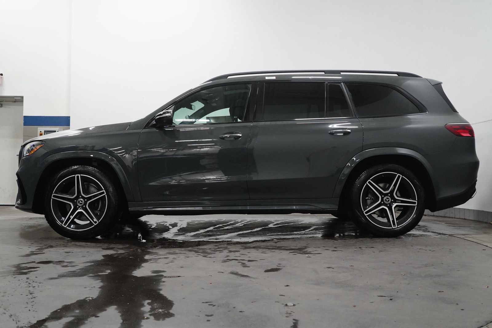 2026 Mercedes Benz GLS 450 4MATIC photo 4