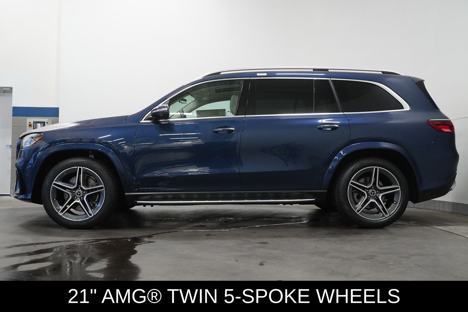 2026 Mercedes Benz GLS 450 4MATIC photo 4