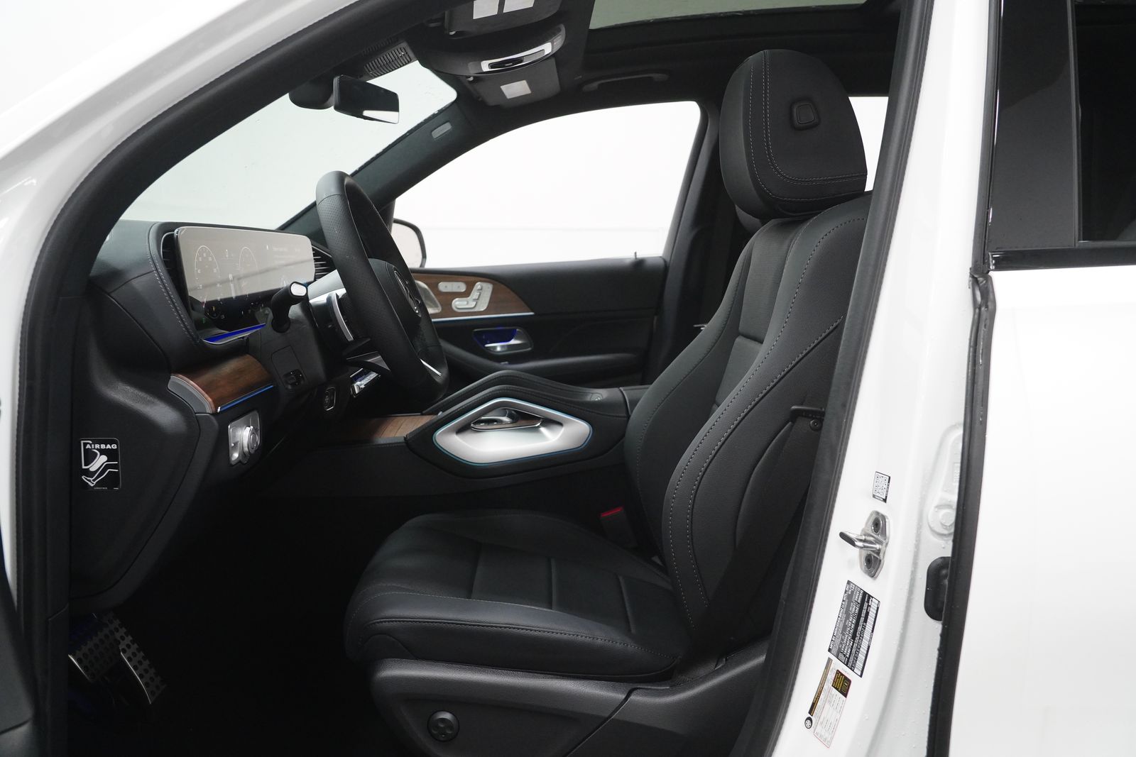 2025 Mercedes Benz GLS 450 4MATIC photo 2