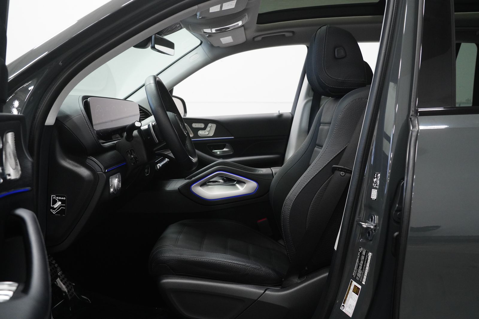 2025 Mercedes Benz GLS 450 4MATIC photo 2