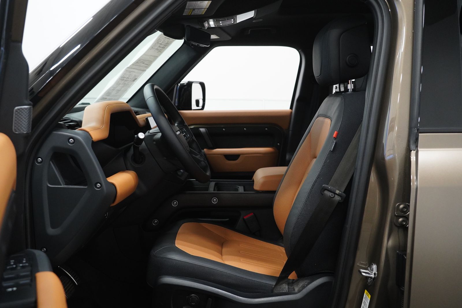 2024 Land Rover Defender 110 photo 2