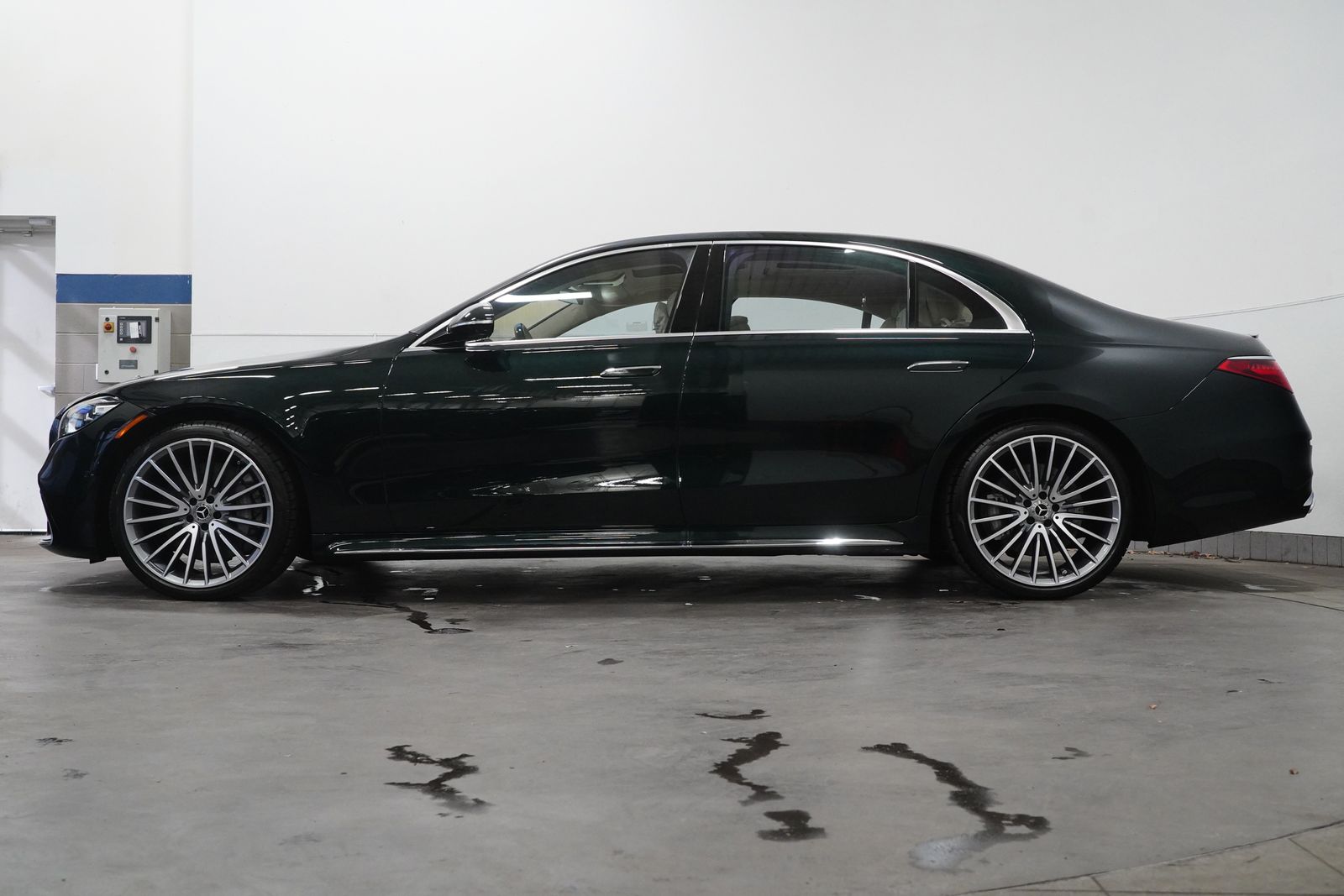 2023 Mercedes Benz S 580 4MATIC photo 4