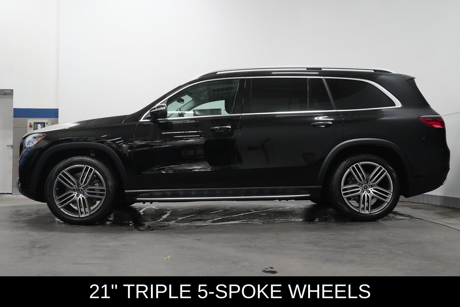 2026 Mercedes Benz GLS 450 4MATIC photo 4