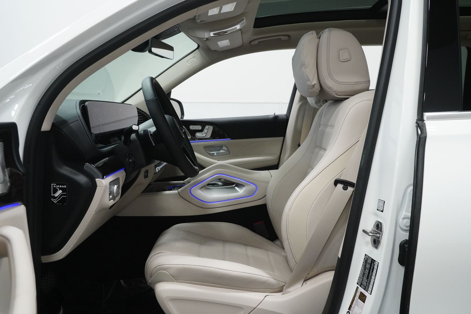 2026 Mercedes Benz GLS 450 4MATIC photo 2