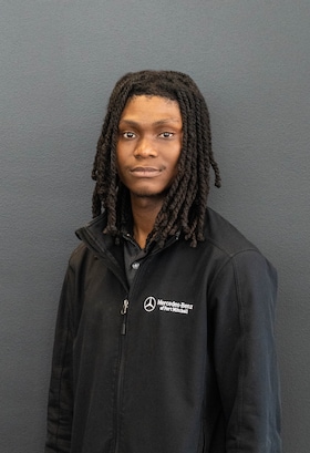 Staff member Shontez C from ID_c27b48b51d71