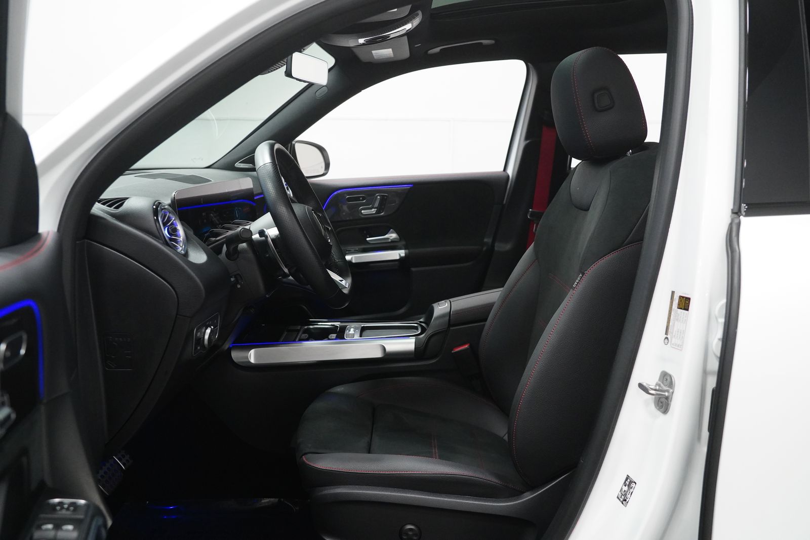 2025 Mercedes Benz GLB AMG 35 4MATIC photo 2
