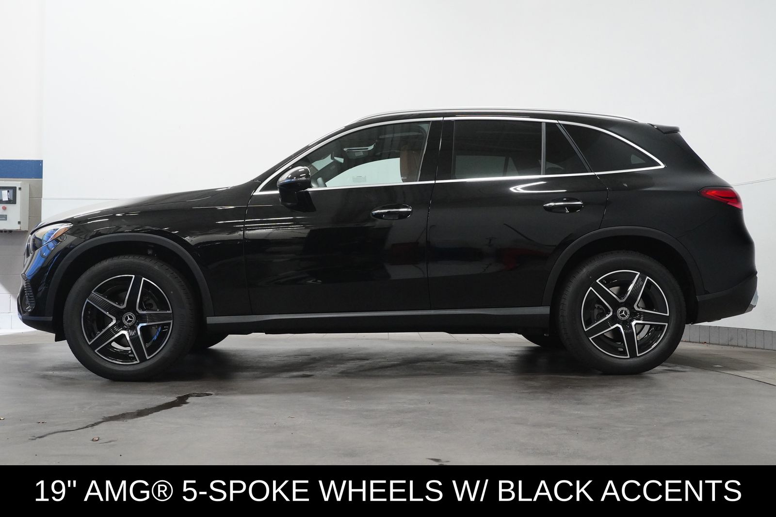 2026 Mercedes Benz GLC 300 4MATIC photo 2