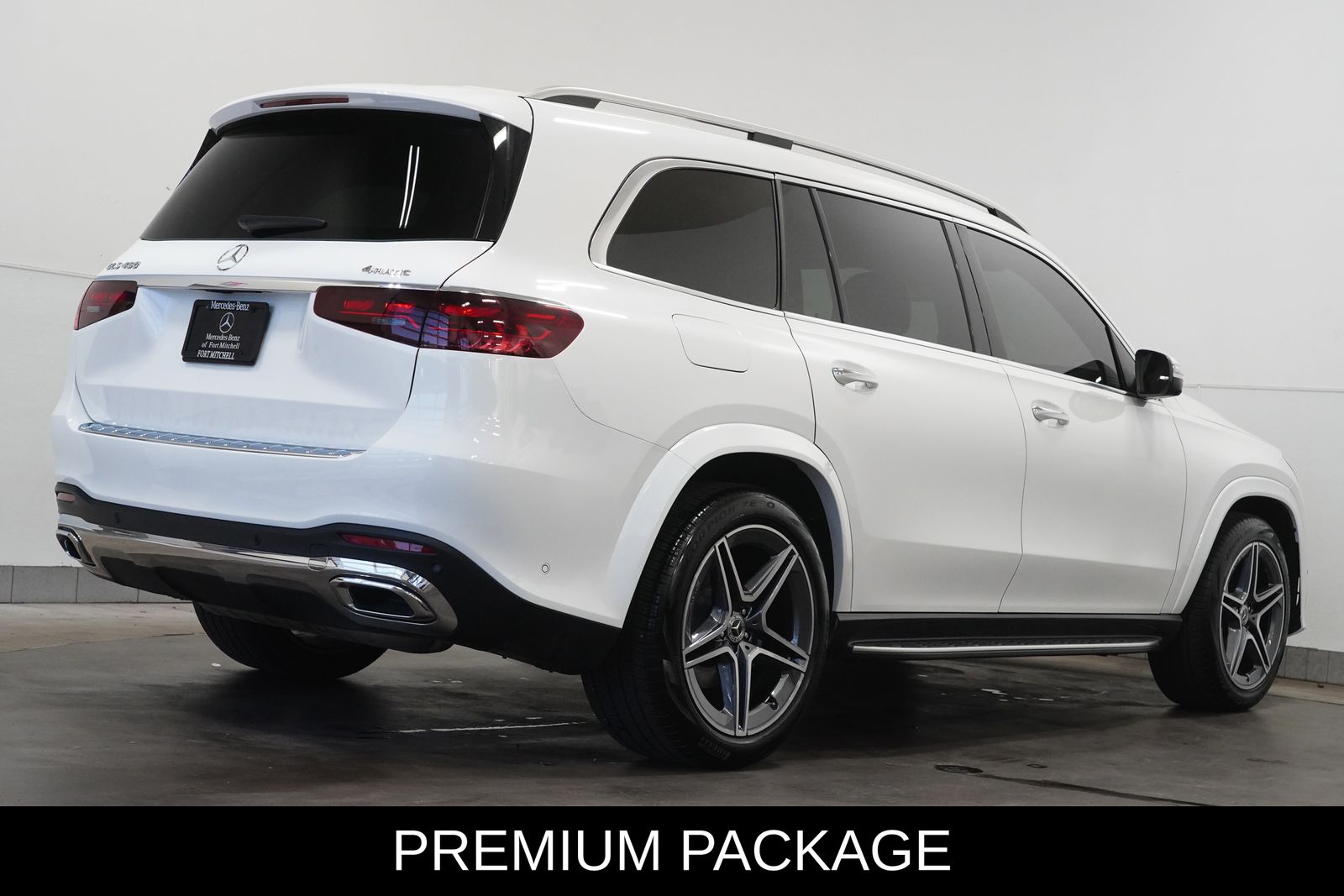 2025 Mercedes Benz GLS 450 4MATIC photo 2