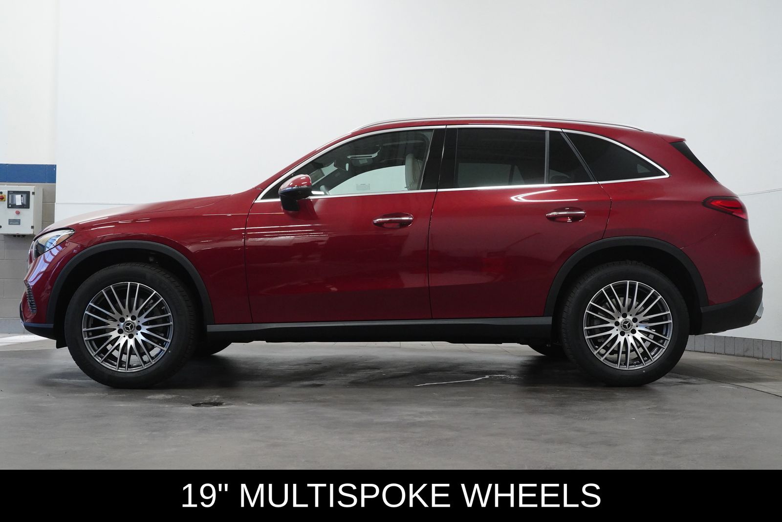 2026 Mercedes Benz GLC 300 4MATIC photo 4