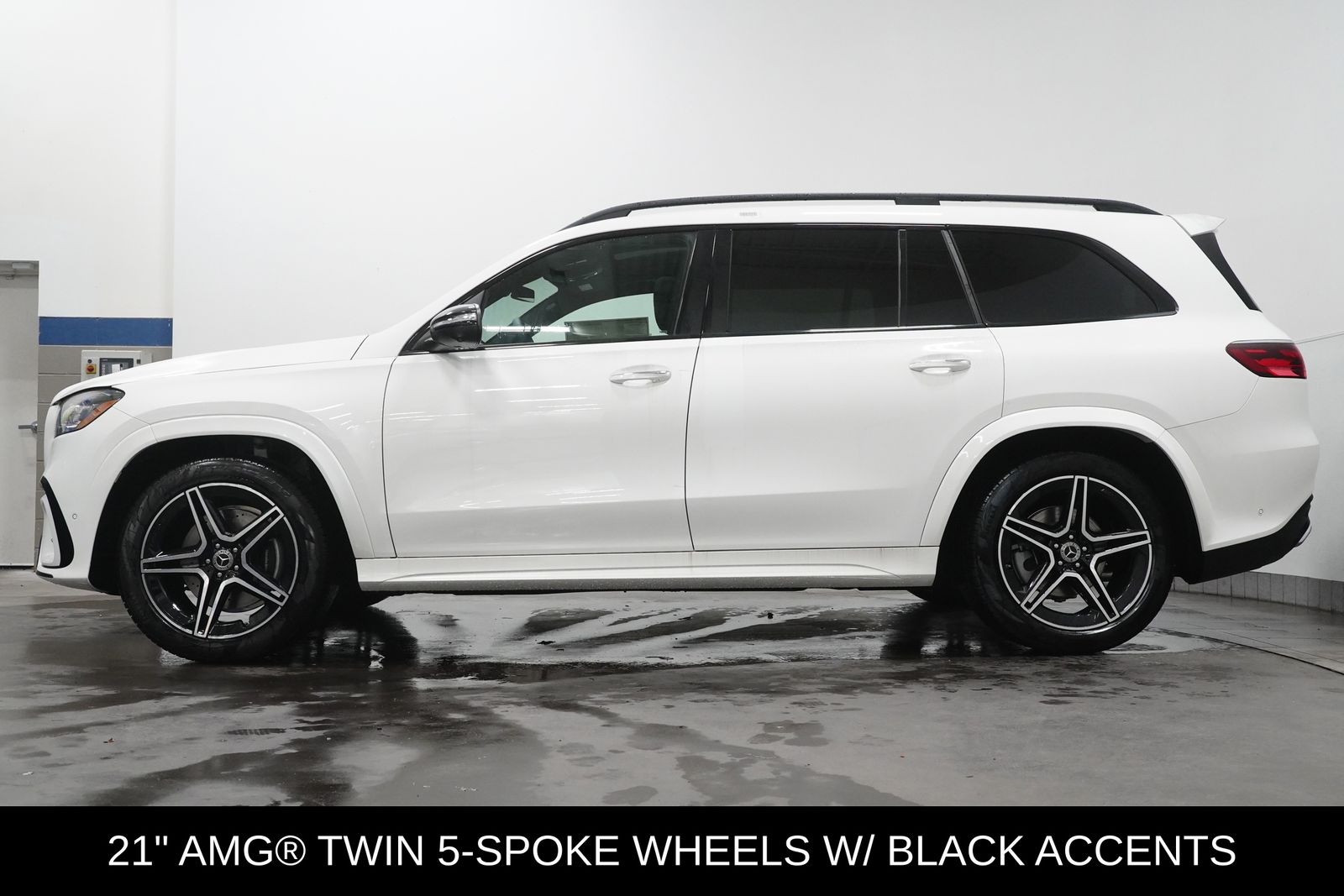 2025 Mercedes Benz GLS 450 4MATIC photo 4