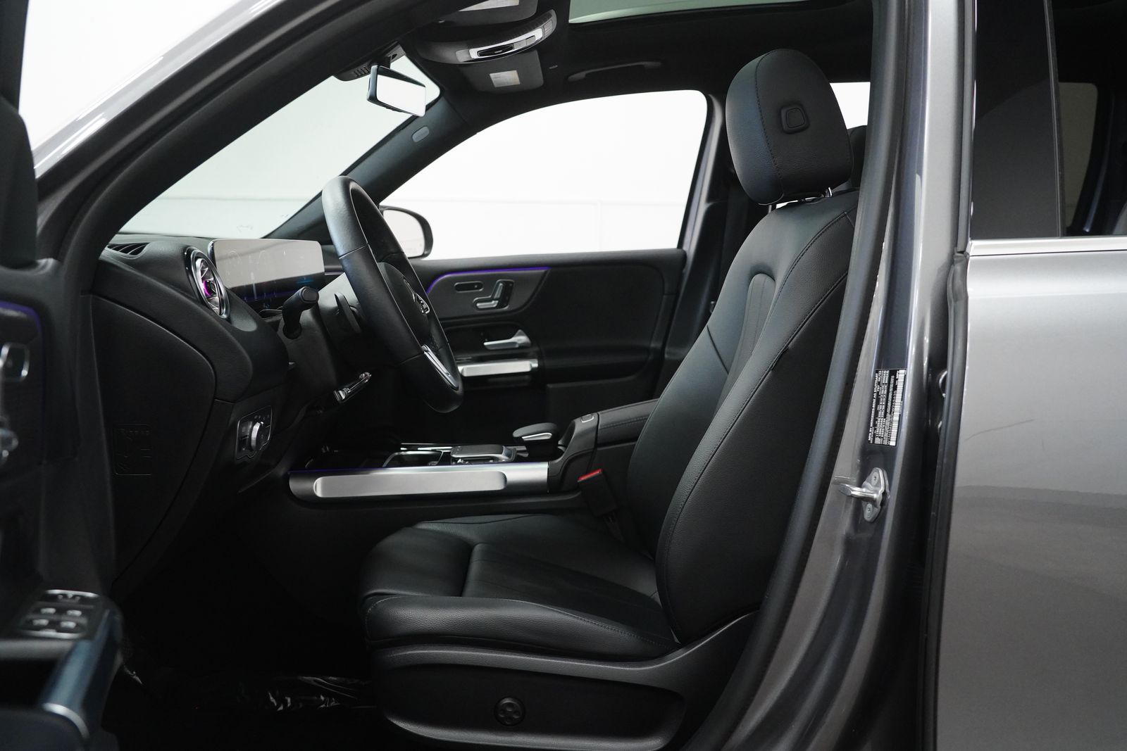 2023 Mercedes Benz GLB 250 photo 2