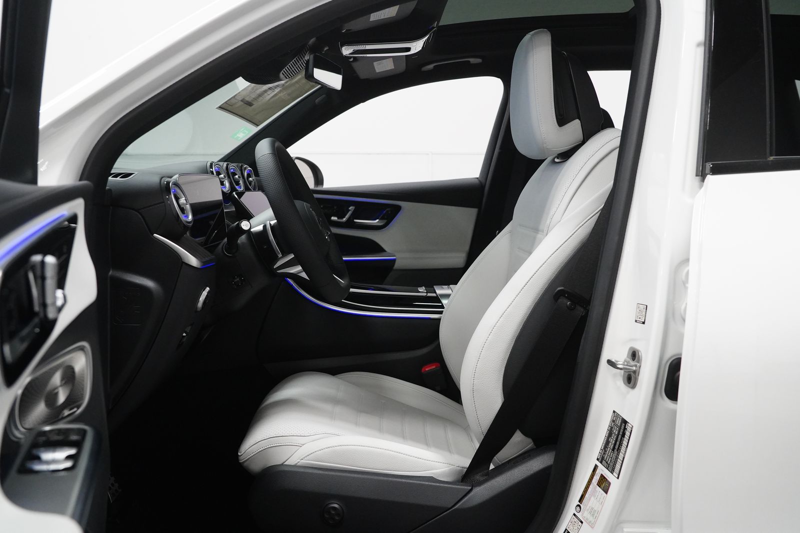 2026 Mercedes Benz GLC 350e 4MATIC photo 2
