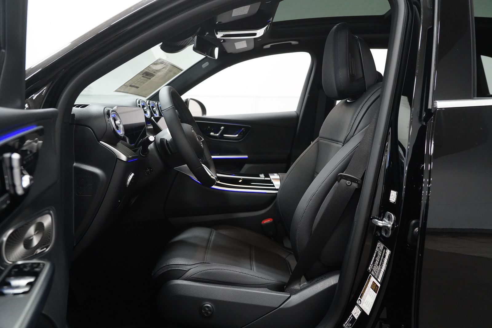 2026 Mercedes Benz GLC 300 4MATIC photo 2