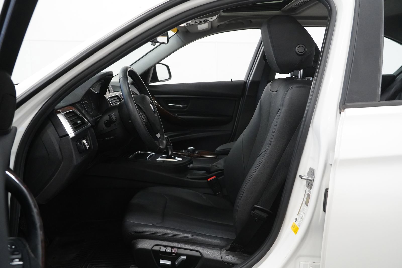 Used 2016 BMW 3 Series 320i with VIN WBA8E1G51GNU10571 for sale in Fort Mitchell, KY