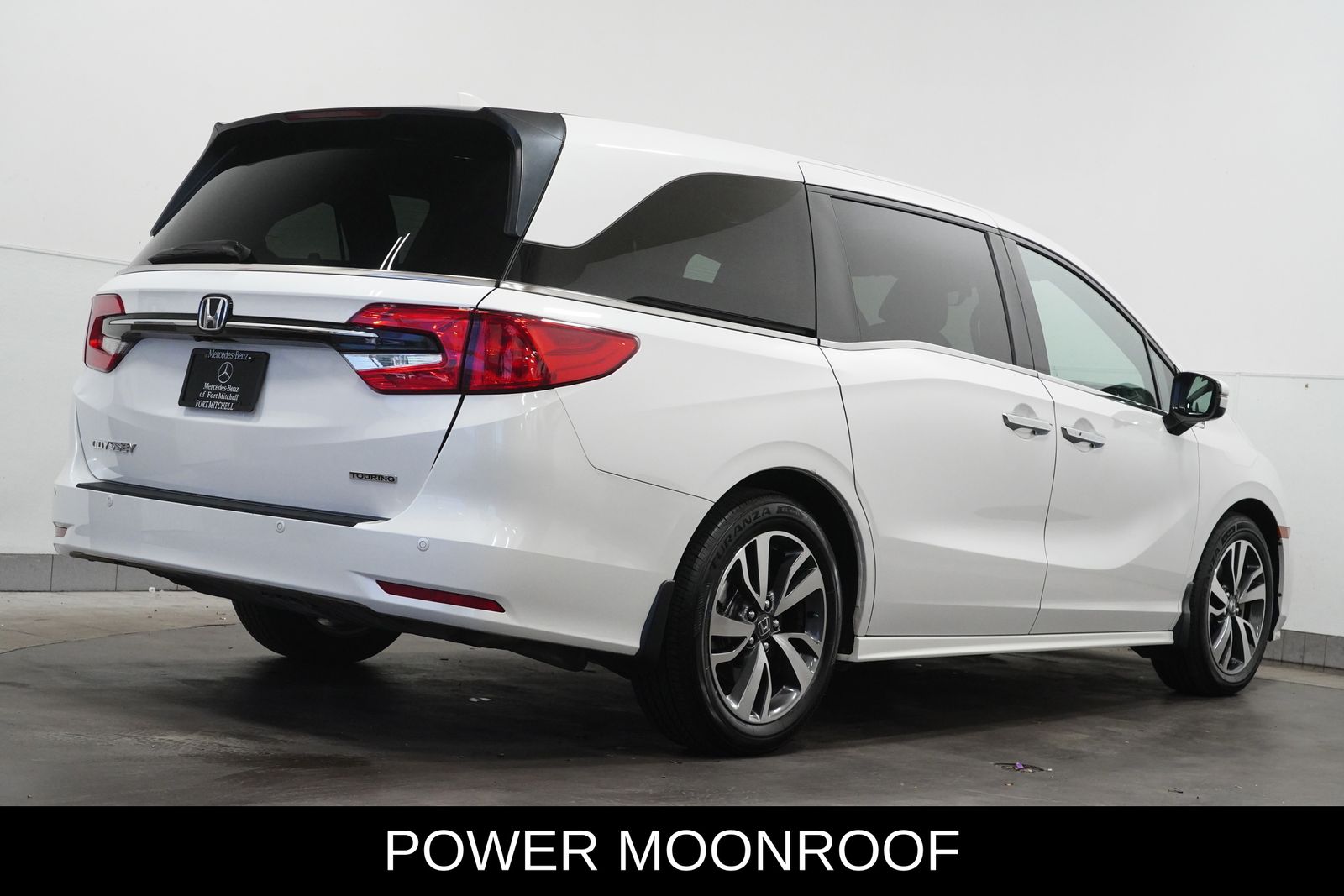 2023 Honda Odyssey Touring photo 4