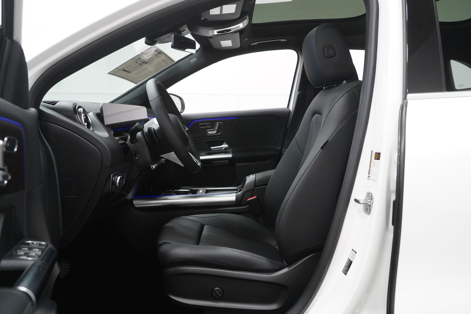 2026 Mercedes Benz GLA 250 4MATIC photo 2