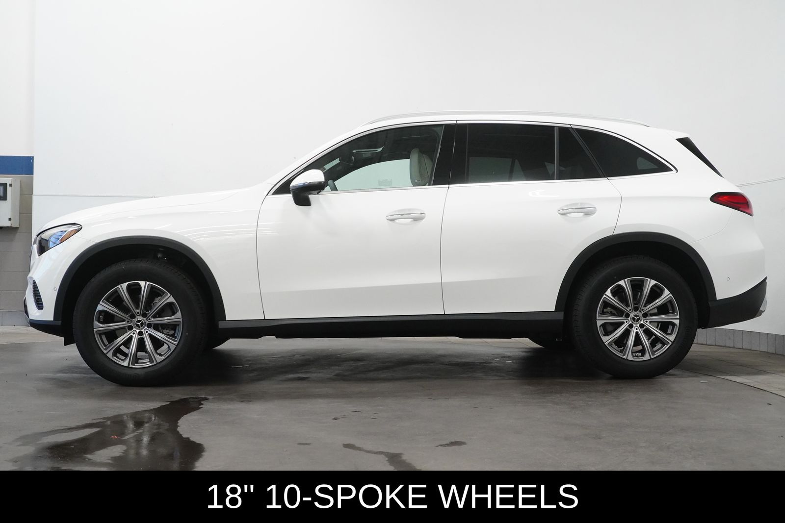2026 Mercedes Benz GLC 300 4MATIC photo 3