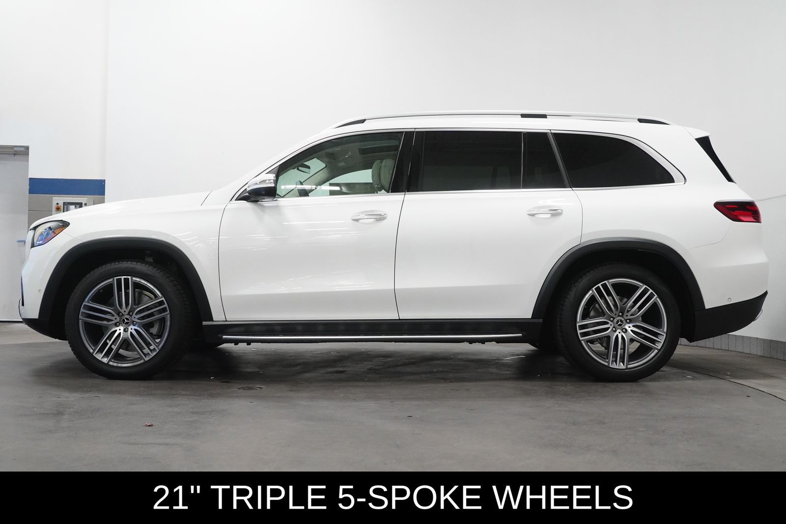 2026 Mercedes Benz GLS 450 4MATIC photo 4