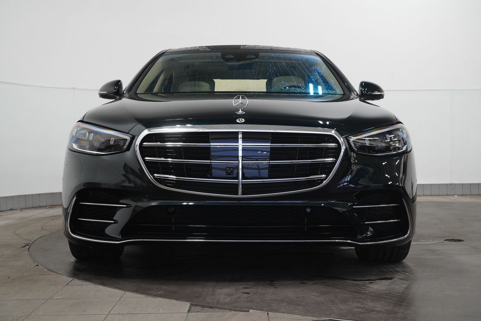 2023 Mercedes Benz S 580 4MATIC photo 3
