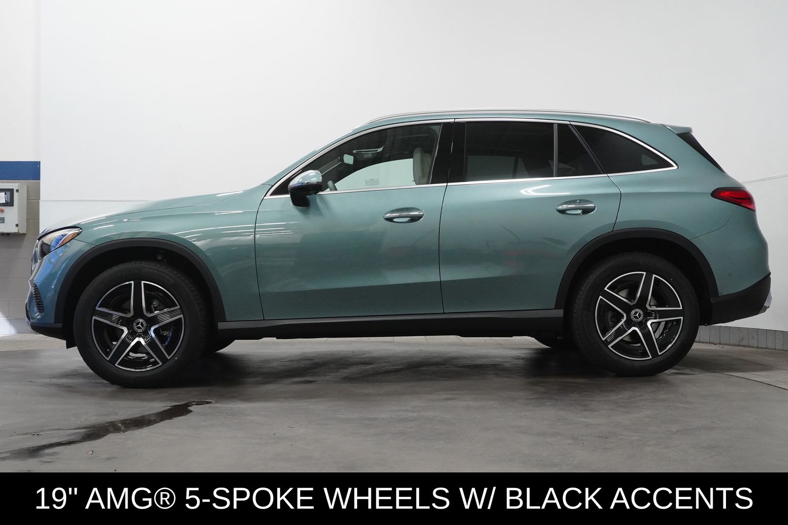 2026 Mercedes Benz GLC 300 4MATIC photo 4