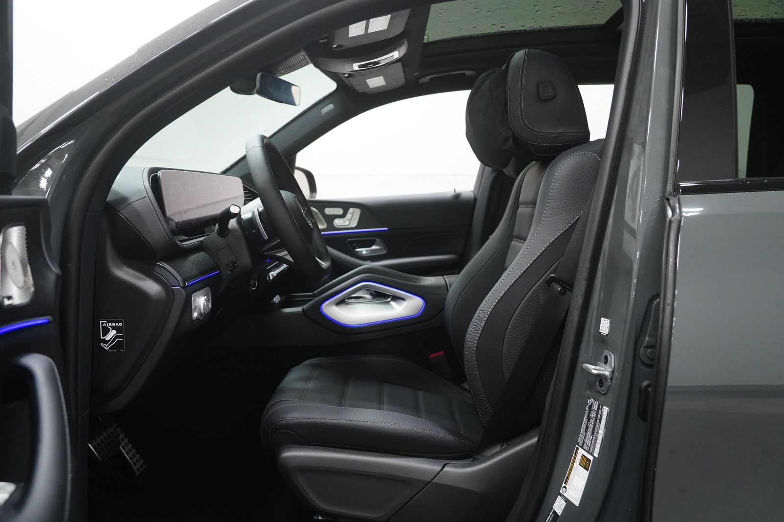 2026 Mercedes Benz GLS 450 4MATIC photo 2