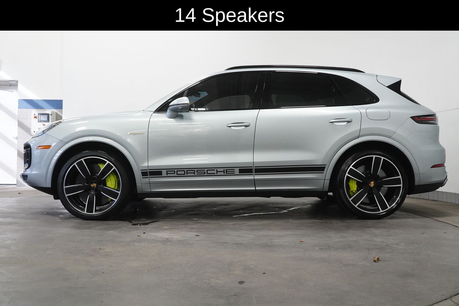 2022 Porsche Cayenne E-Hybrid Turbo S photo 4