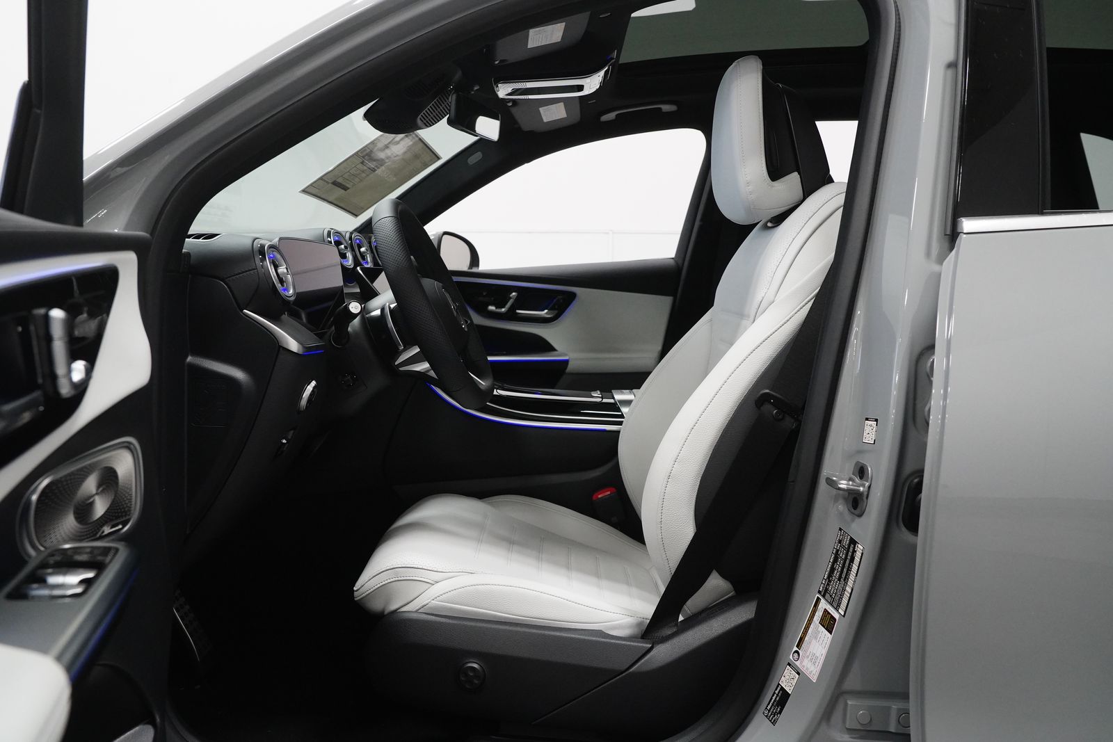 2026 Mercedes Benz GLC 300 4MATIC photo 2