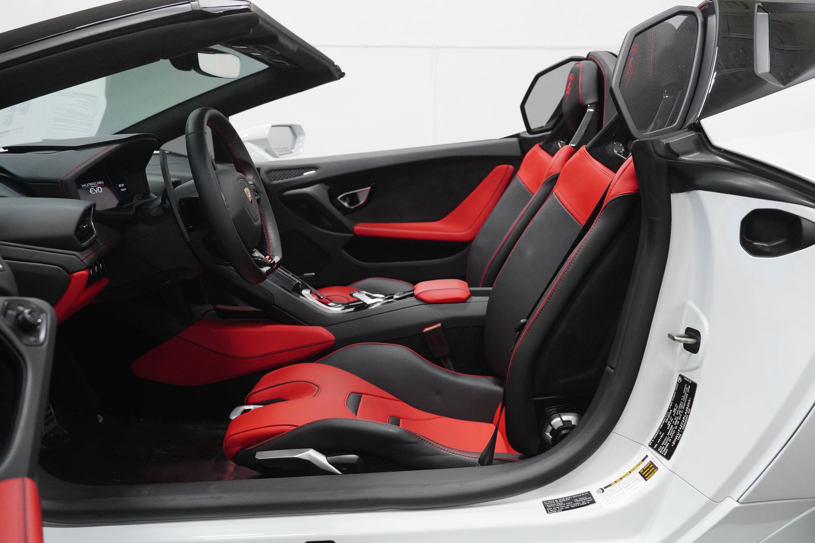 2024 Lamborghini Huracan Evo Spyder photo 2