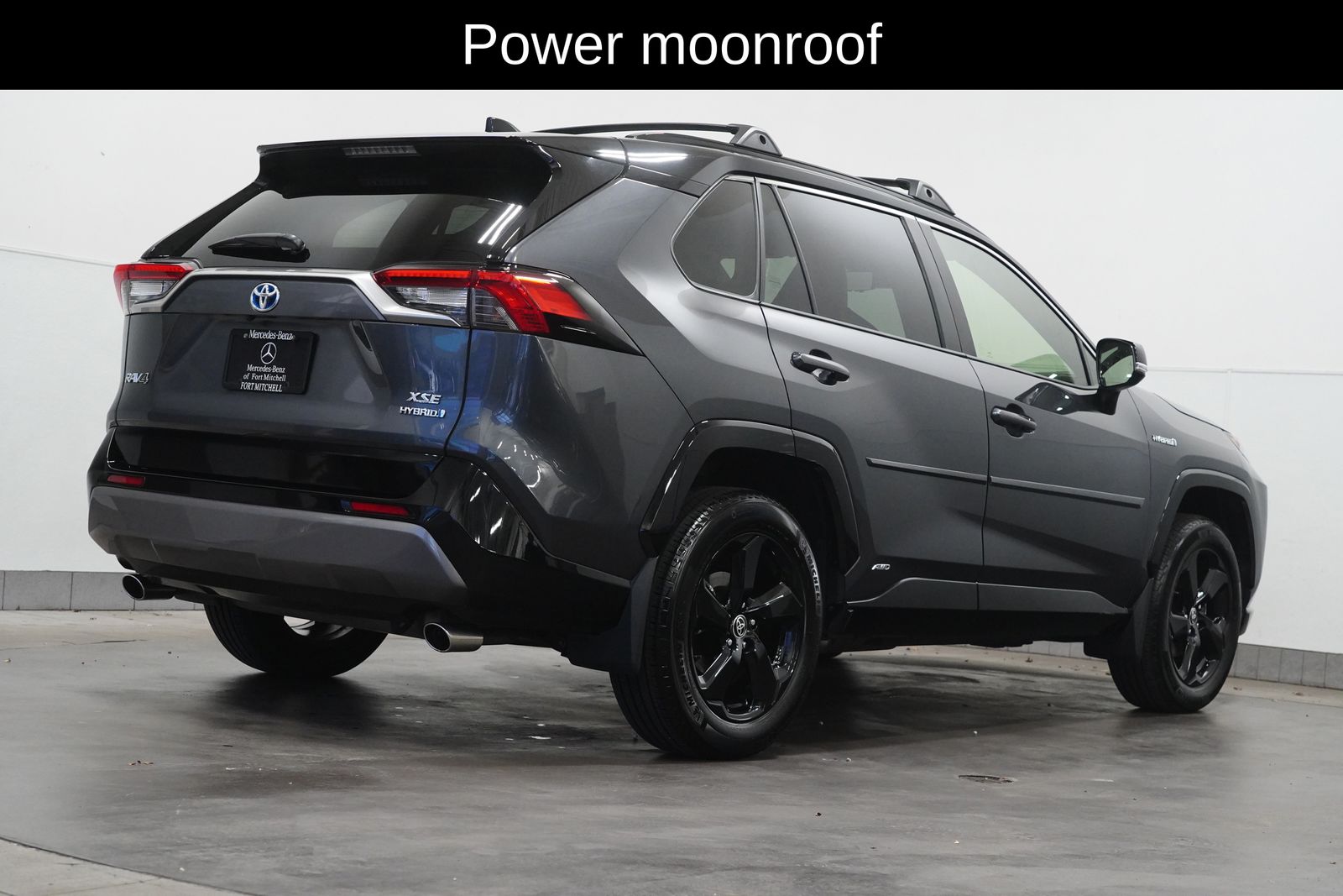 2020 Toyota RAV4 Hybrid XSE photo 4