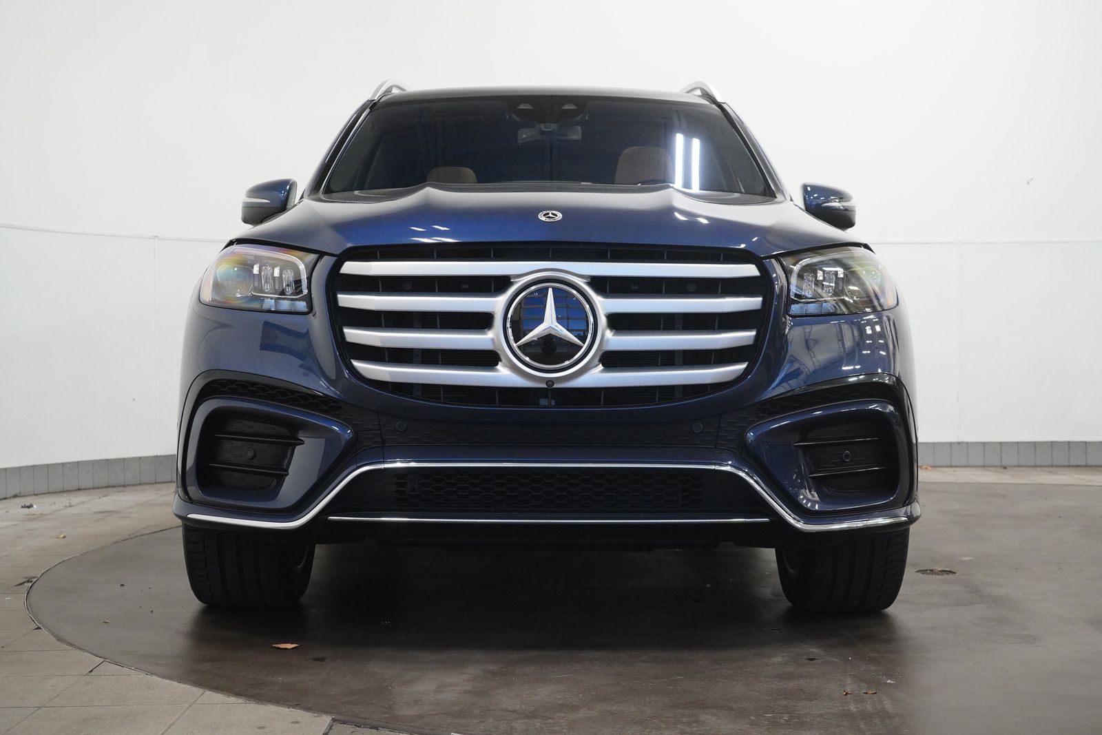 2024 Mercedes Benz GLS 580 photo 2