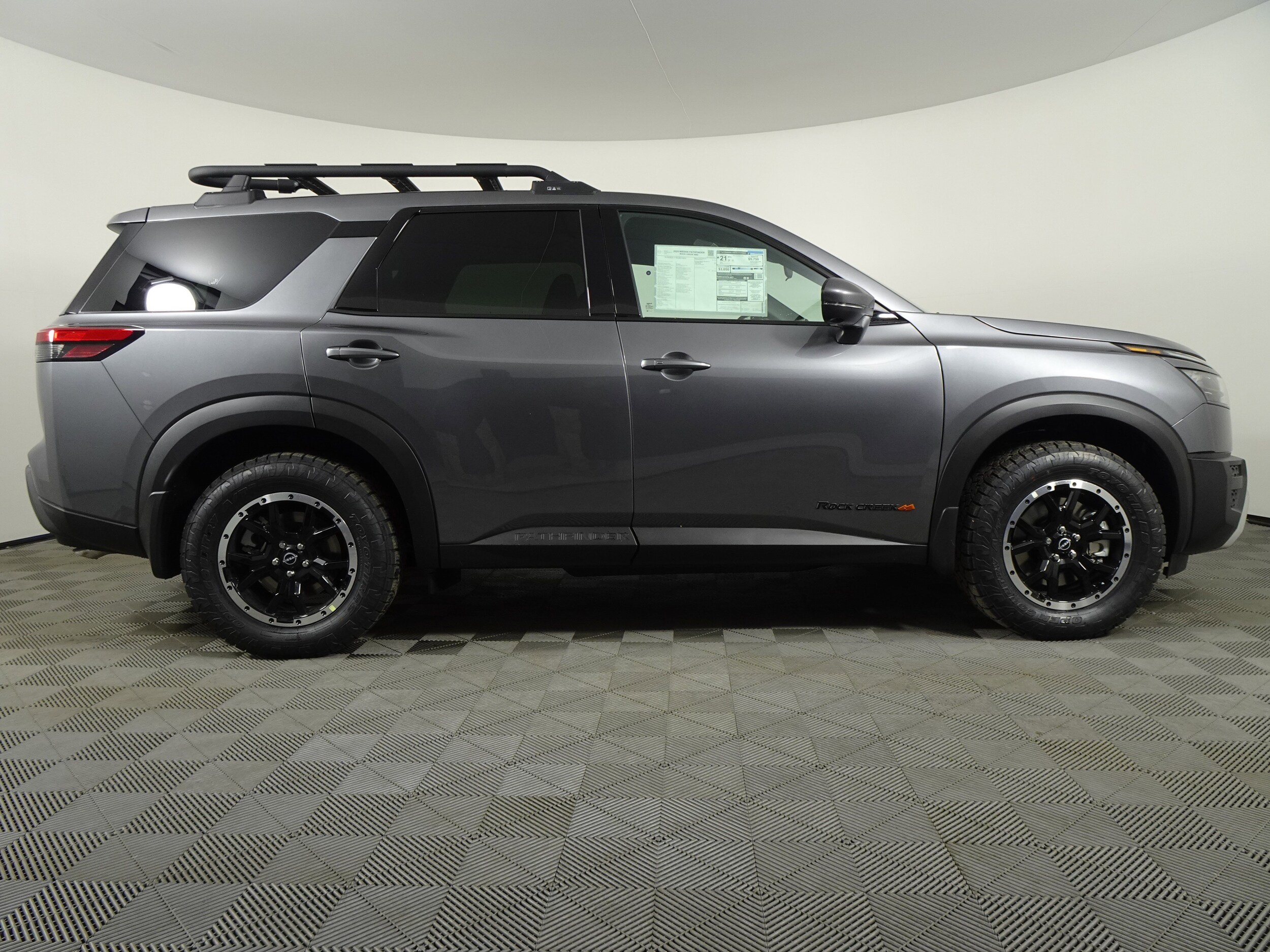 2025 Nissan Pathfinder Rock Creek photo 2