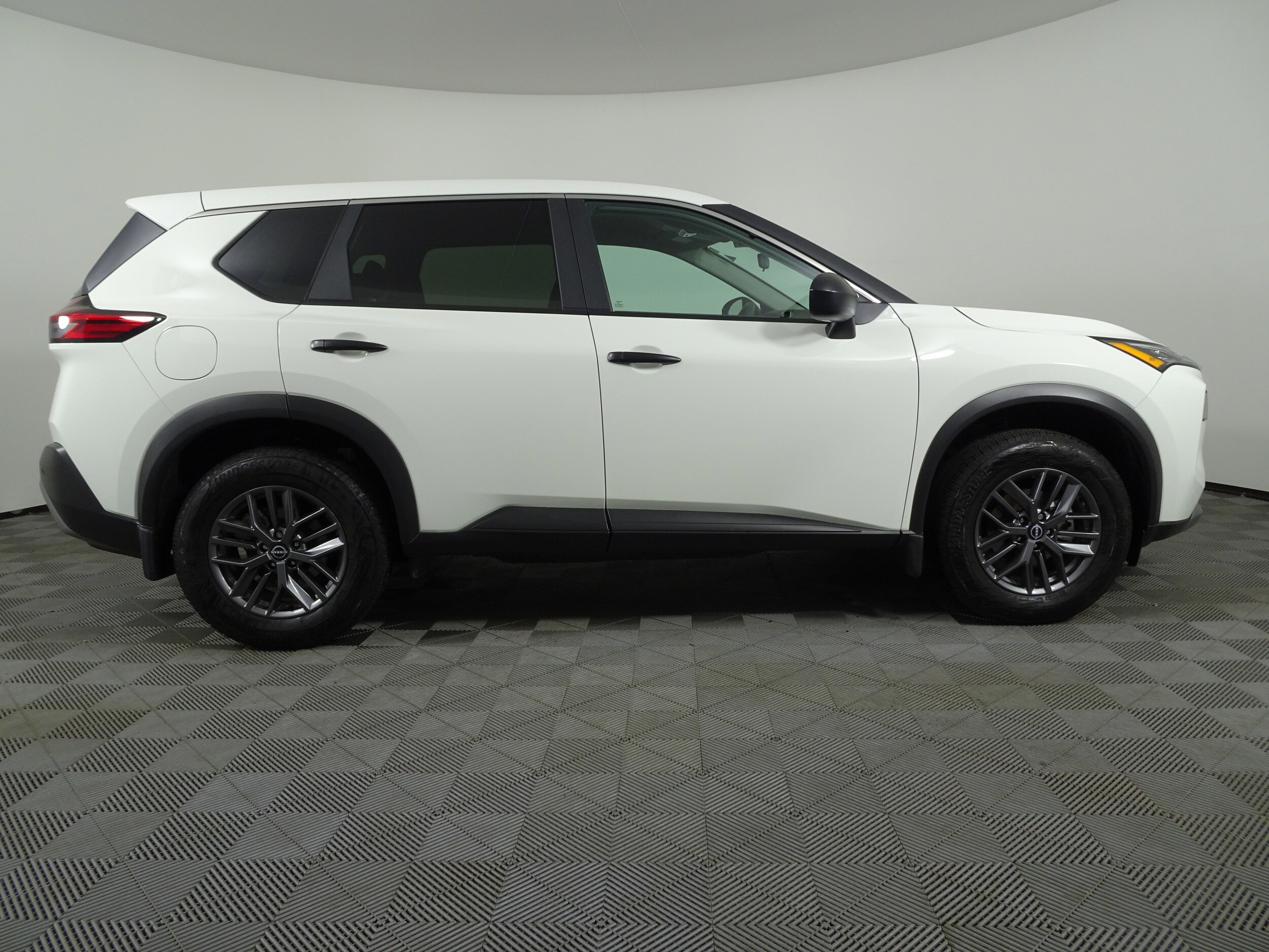 2023 Nissan Rogue S photo 2