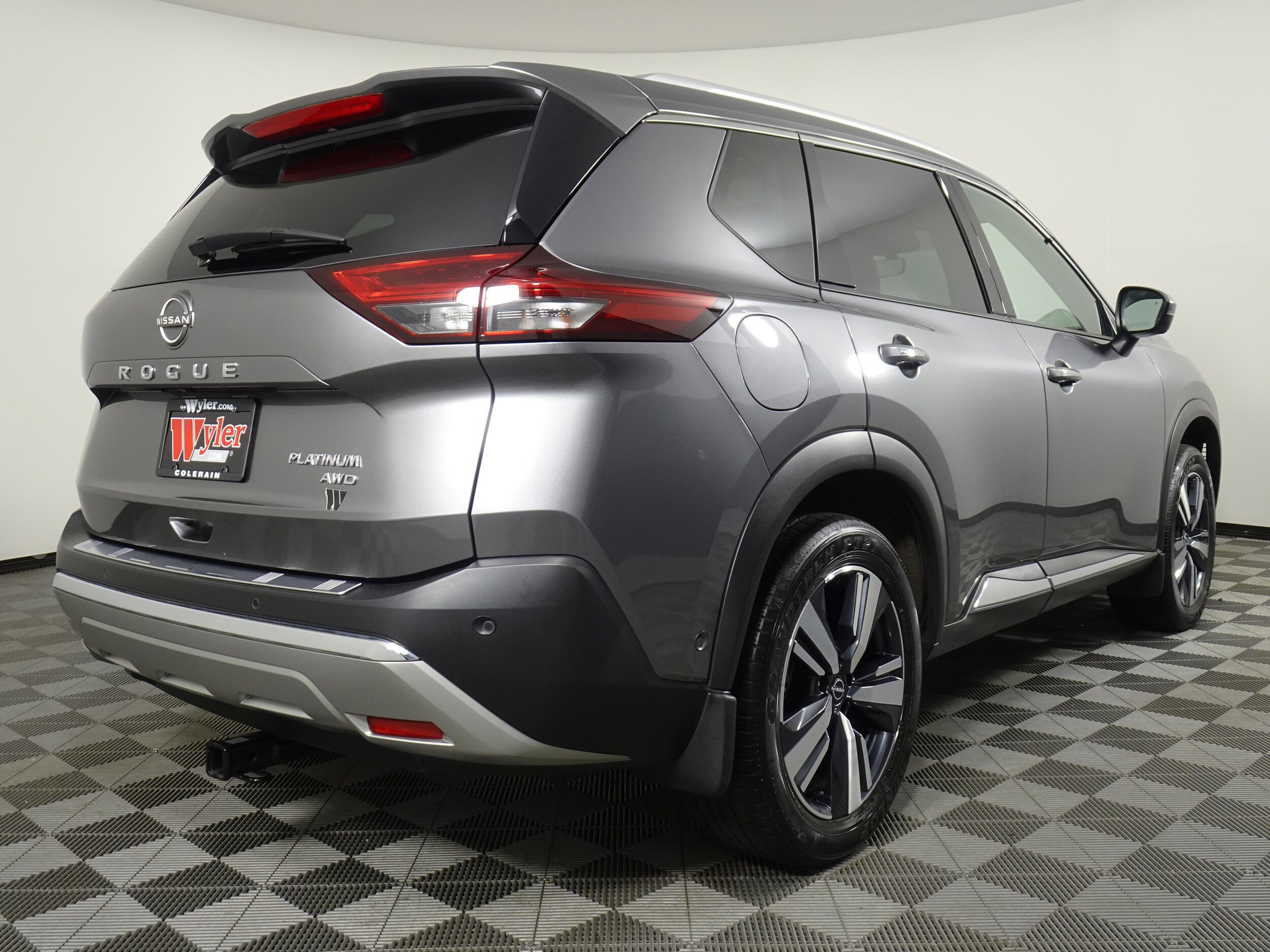 2023 Nissan Rogue Platinum photo 3