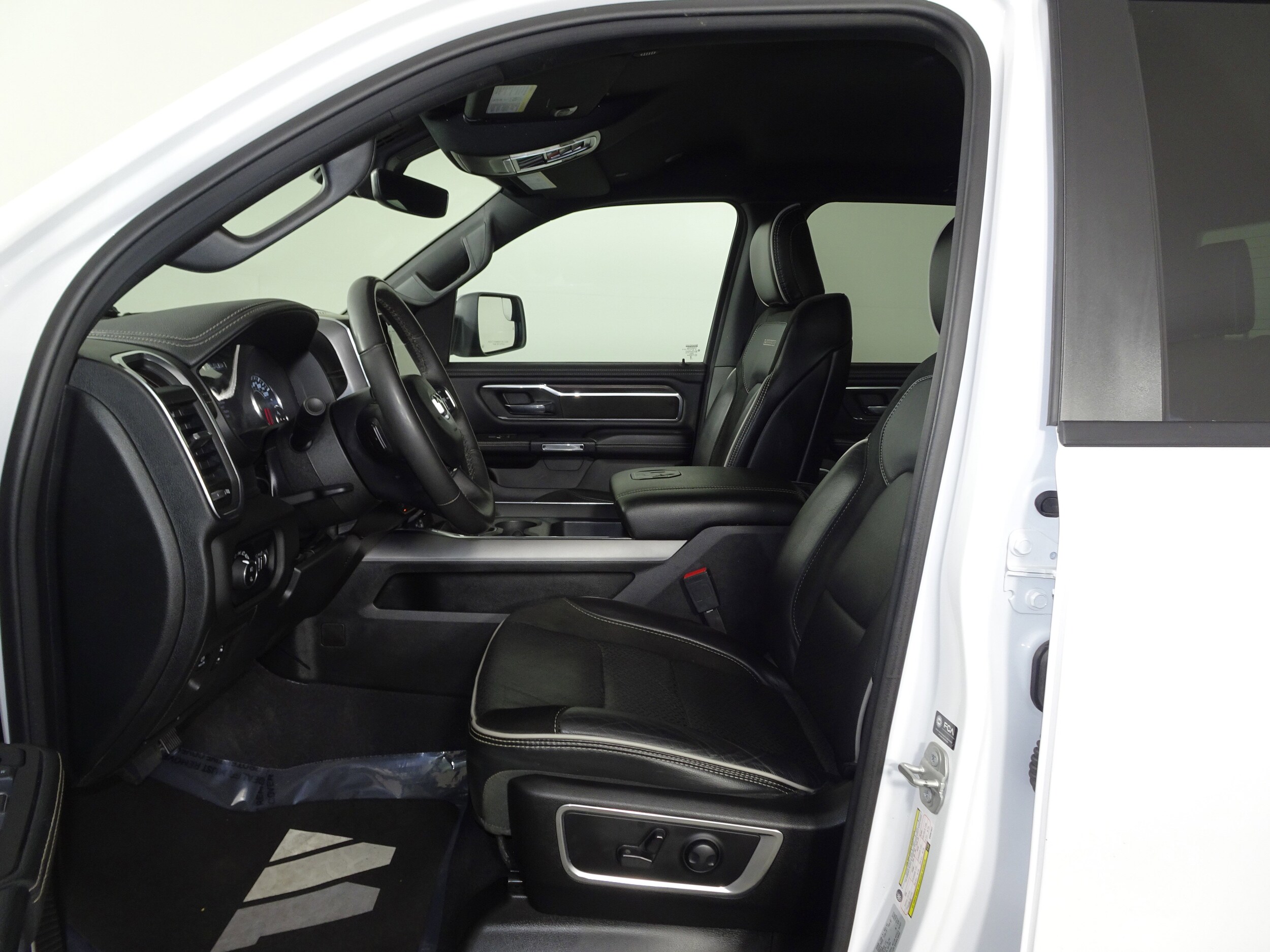 2025 Ram 1500 Laramie photo 3