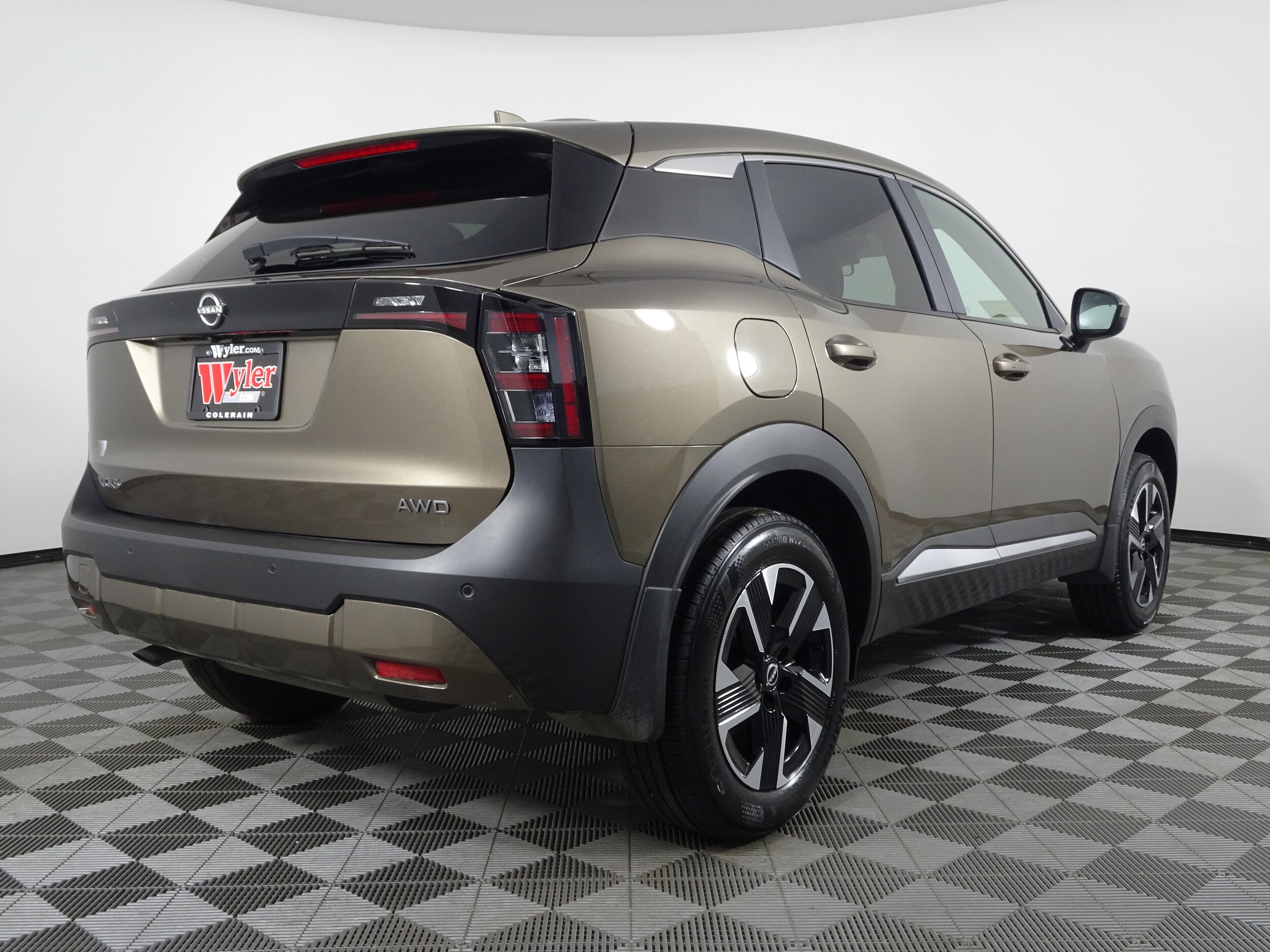 2025 Nissan Kicks SV photo 2
