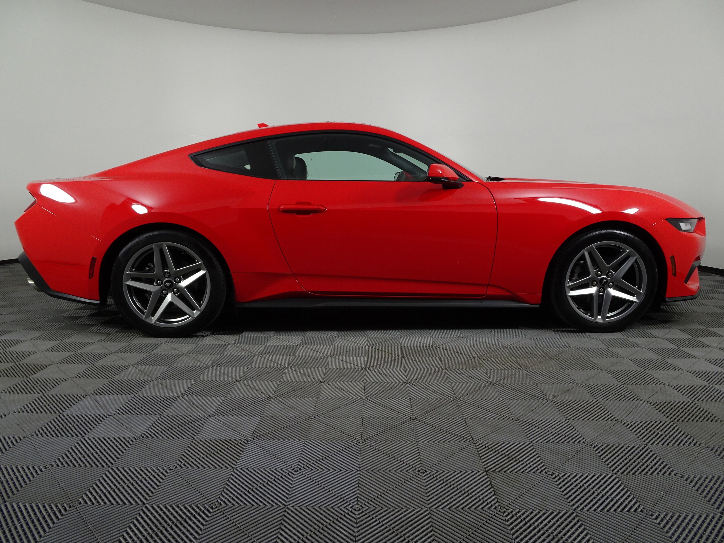 2024 Ford Mustang EcoBoost Premium photo 2