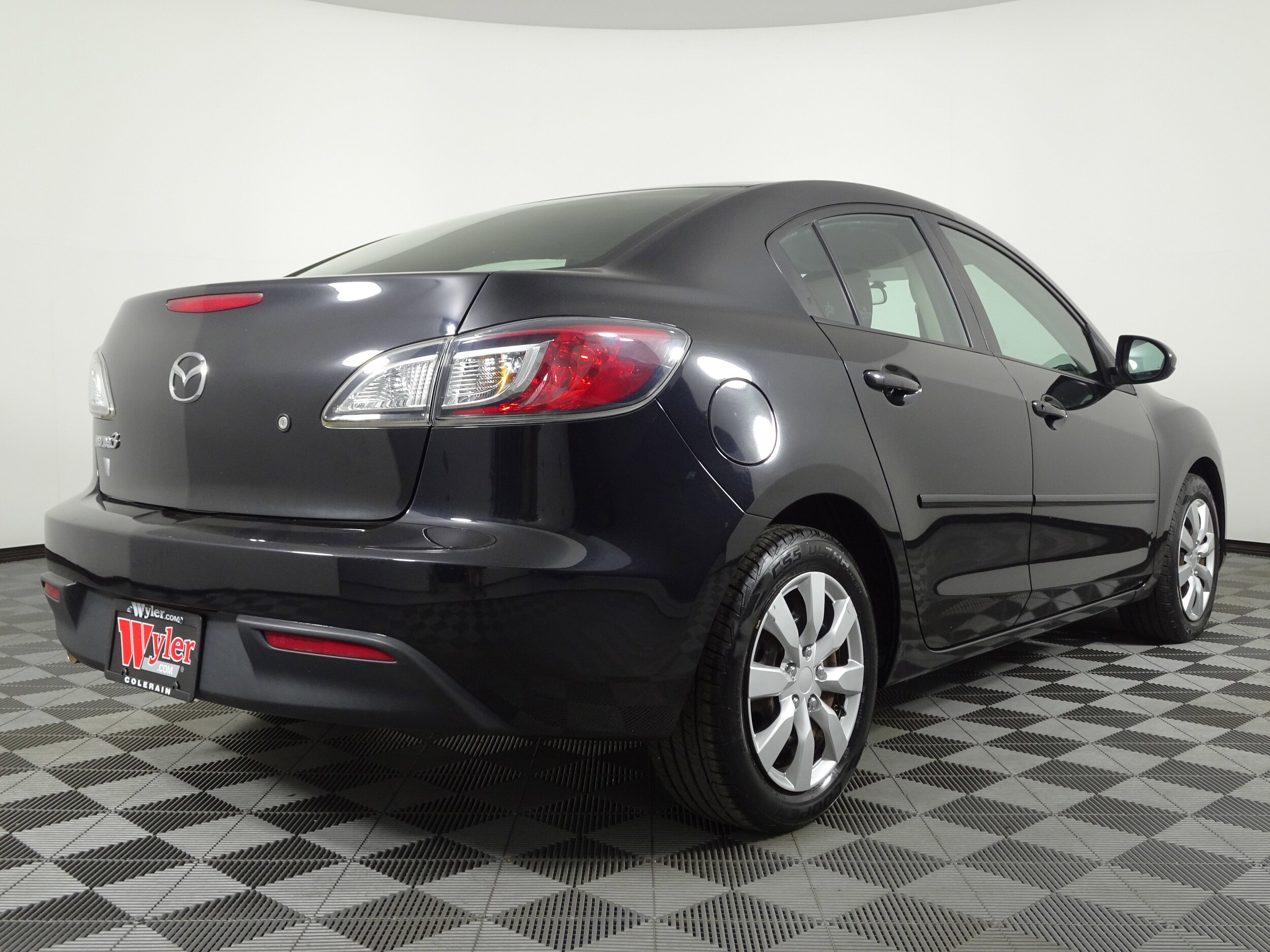 2011 Mazda Mazda3 i Sport Sedan photo 3