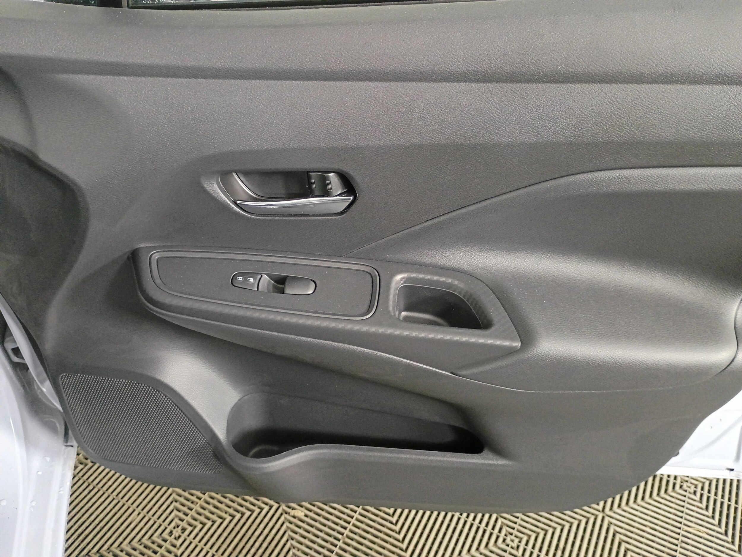 2025 Nissan Versa Sedan SV - Photo 41