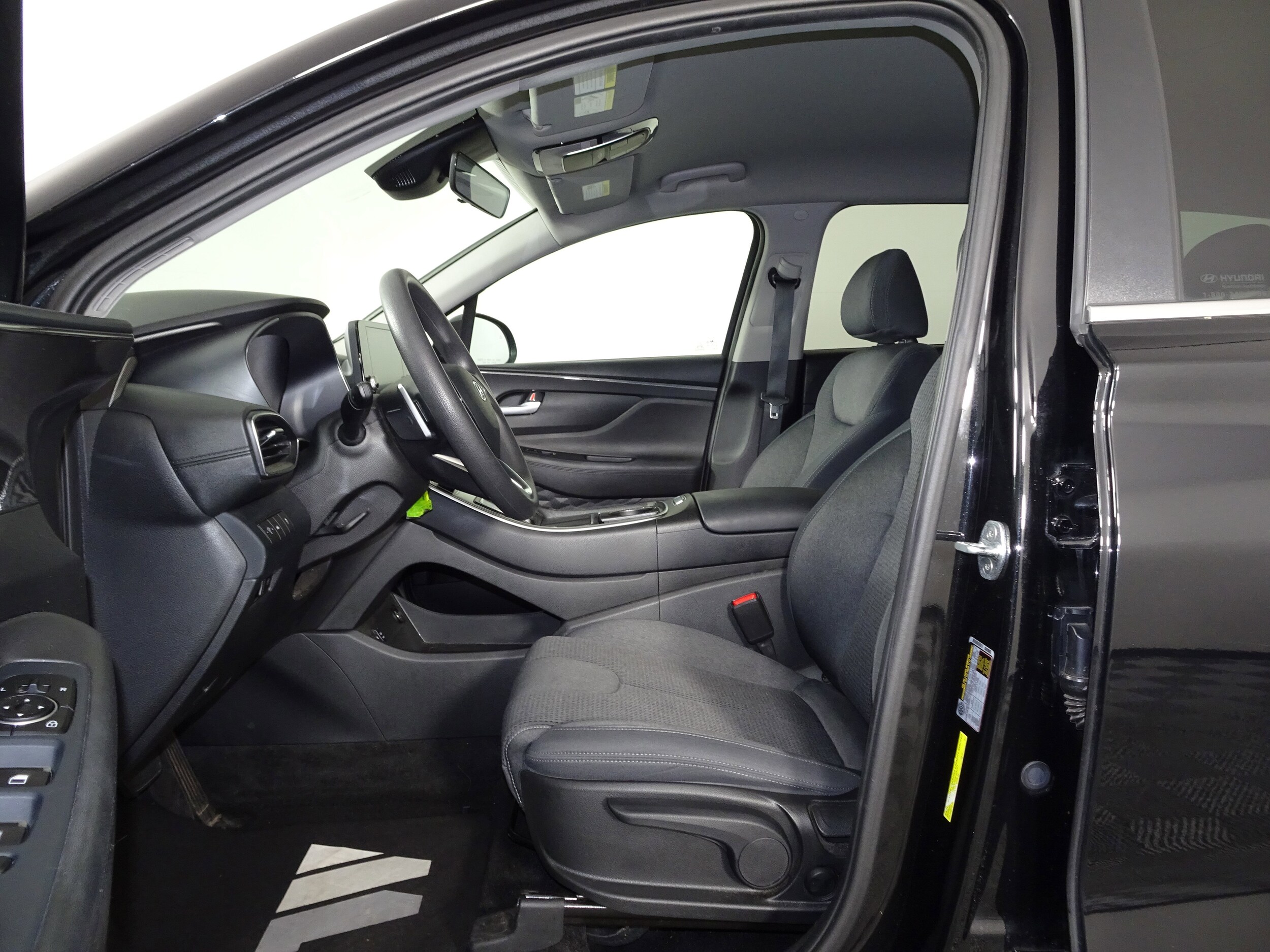 2022 Hyundai Santa Fe SE photo 2